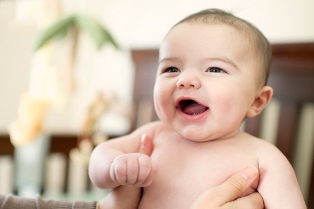 Niềm vui có con ở tuổi gần 50 của bà mẹ hiếm muộn