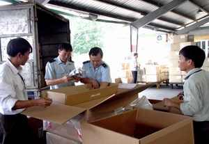 Hàng lậu &quot;tấn công&quot; đường hàng không vào Việt Nam