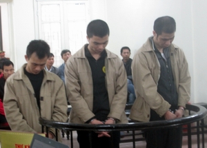 Côn đồ dùng hung khí gây hàng chục vụ cướp