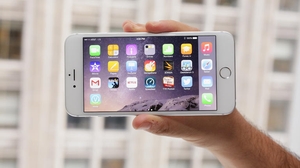 Giá iPhone ngày càng tăng, “dế” Android lại giảm
