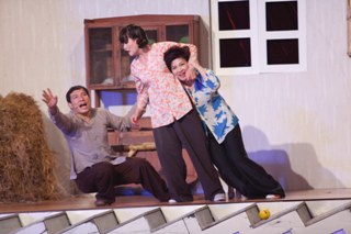 Hai Táo Quang Thắng, Vân Dung đại náo “Chết cười”