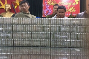 Bắt 200 bánh heroin trên &quot;xế hộp&quot; ngày 29 Tết