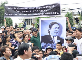Đà Nẵng trắng băng tang tiễn đưa ông Bá Thanh về Đất Mẹ