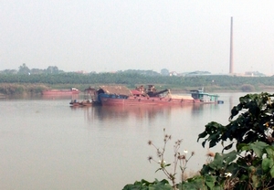 &quot;Cát tặc&quot; ngang nhiên hoành hành trên sông Hồng