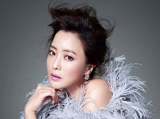  Kim Hee Sun đẹp ấn tượng và thu hút ở tuổi U40