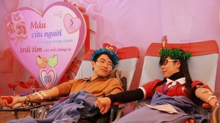  Ngày 8/3: Tiếp nhận hơn 5.000 đơn vị máu tại Lễ hội Xuân hồng