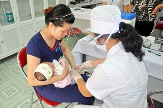 2 tháng tuối là thời điểm tốt nhất tiêm vắcxin Ho gà cho trẻ