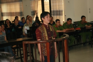 Giả danh cán bộ lừa đảo chiếm đoạt hàng trăm triệu