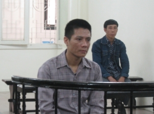 Cuồng ghen, chồng hủy hoại mặt vợ bằng axit