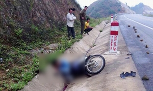 Phát hiện nam thanh niên chết gục ven đường cao tốc