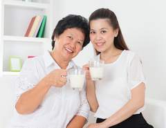Dinh dưỡng cho người lớn tuổi theo chuẩn quốc tế