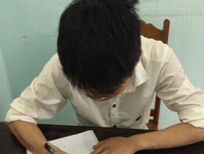 Đẩy ngã cảnh sát rồi chạy trốn