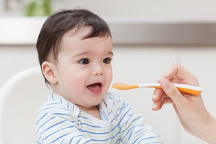Tác hại của việc cho trẻ ăn dặm quá sớm hoặc quá muộn