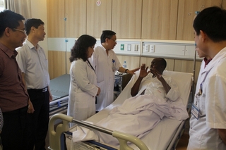 Cấp cứu kịp thời một đại biểu Quốc hội Uganda tham dự IPU 132