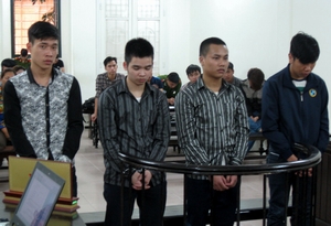Giết người xong vào nhà nghỉ ngủ cùng bạn gái