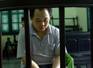 Kẻ bắt cóc con tin rồi đòi gặp tướng Chung lĩnh án