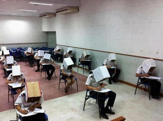 Những kiểu chống gian lận thi cử kỳ quặc nhất thế giới