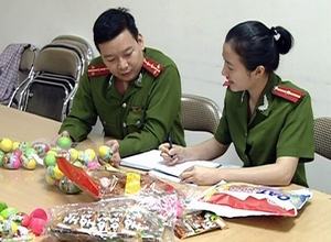 1 tấn bánh kẹo Trung Quốc &quot;nhập&quot; vào Thủ đô