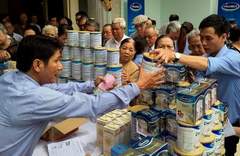 Vinamilk chăm sóc sức khỏe người cao tuổi
