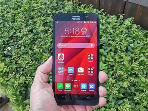 Smartphone cao cấp giá &quot;mềm&quot; còn nhiều phiên bản hấp dẫn
