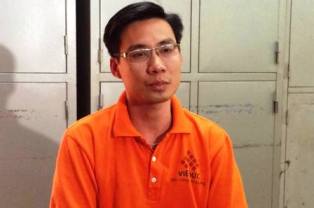 Vào nghĩa trang đập phá bát hương vì vợ đòi ly hôn