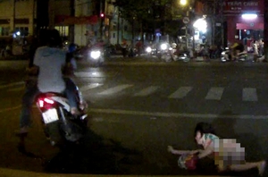 Gây tai nạn rồi cướp túi xách của người phụ nữ