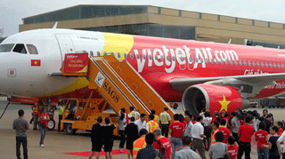 Cấm bay 6 tháng nữ hành khách đánh nhân viên hàng không