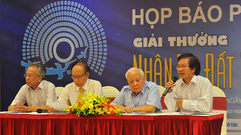 Giao lưu trực tuyến Giới thiệu Giải thưởng Nhân tài Đất Việt 2015