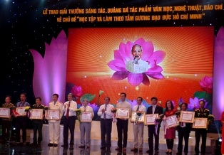 Nhiều tác phẩm ấn tượng viết về &quot; Học tập và làm theo tấm gương đạo đức Hồ Chí Minh&quot;