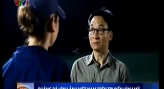 Cận cảnh sự giản dị của Phó Thủ tướng Vũ Đức Đam trên truyền hình Mỹ