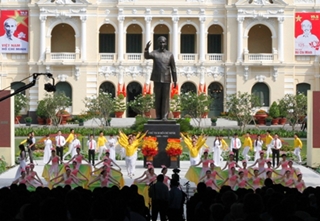 Khánh thành tượng đài Chủ tịch Hồ Chí Minh