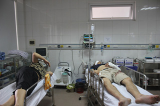 Xe khách đâm xe tải, 9 người thương vong