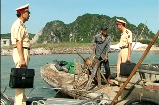 &quot;Thiết quân luật&quot; xử lý khai thác cát trái phép