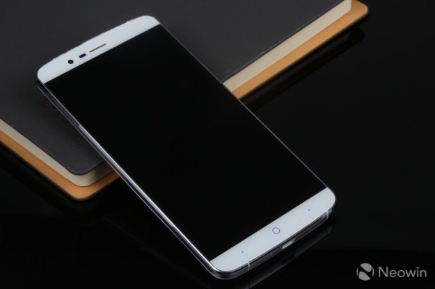 Hé lộ 2 mẫu smartphone Android “khủng” giá siêu rẻ