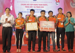 Ăn mì tôm giật giải 30 triệu cuộc thi Triết học toàn quốc