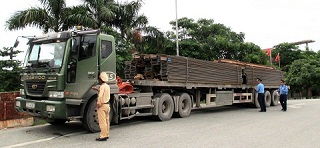 Quảng Ninh &quot;tấn công&quot; ô tô quá tải, quá khổ