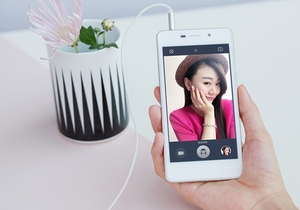 Smartphone giá hơn 3 triệu đồng về Việt Nam