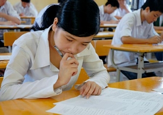 Hàng trăm nghìn học sinh &quot;chạy đua&quot; vào lớp 10