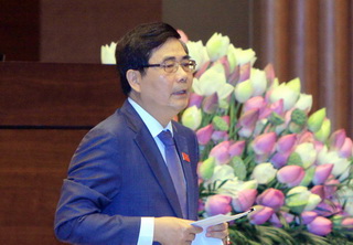 Bị “truy” liên tục, Bộ trưởng thừa nhận trách nhiệm
