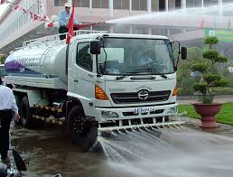 Hà Nội rửa hè phố 4 quận nội thành hàng tuần