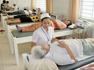 Bác sỹ cần thay đổi thái độ &quot;ban ơn&quot; cho bệnh nhân