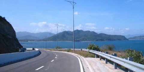 Xây dựng đường bộ ven biển qua 6 tỉnh