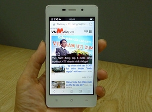 Trên tay smartphone giá hơn 3 triệu đồng
