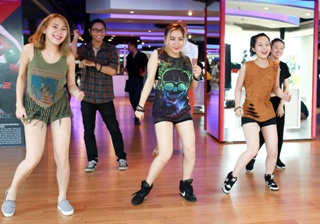 Hot girls đội Mr. Đàm hào hứng rèn luyện vũ đạo