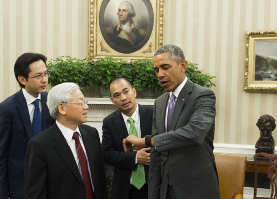 Tổng thống Obama dùng smartwatch giá 5,4 triệu đồng