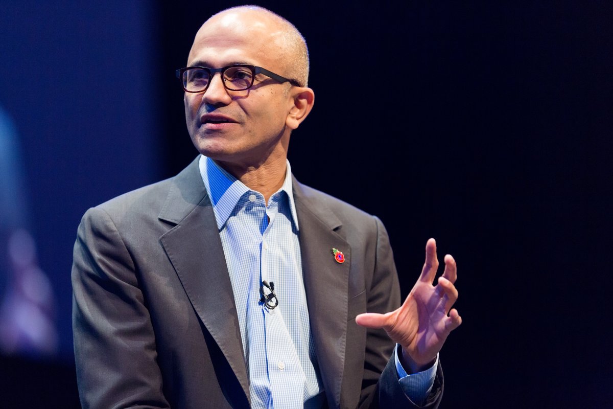 Satya Nadella đang cố dọn &quot;cục nợ&quot; Nokia của Steve Ballmer