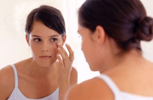 Bí quyết đơn giản &quot;trị&quot; mụn trứng cá