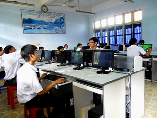 Có trường đại học nào xét tuyển môn Tin học?