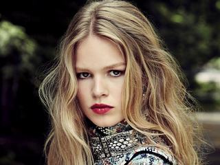  Chiêm ngưỡng vẻ đẹp thôi miên mọi ánh nhìn của Anna Ewers