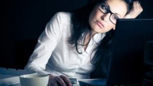 &quot;Kẻ thù giấu mặt&quot; gây nếp nhăn trên da mặt
